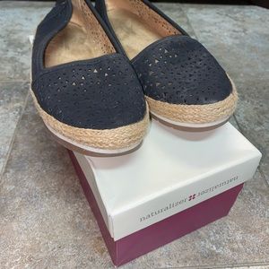 Naturalizer Rackley US Size 9 Espadrille Black Loafer Flats Laser Cutout Vegan